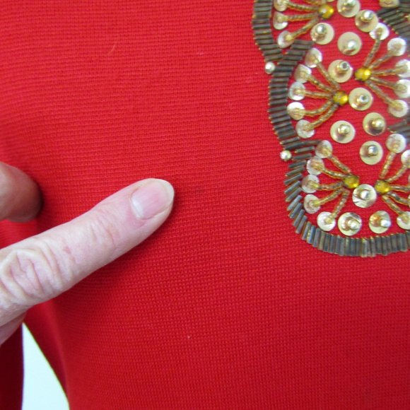 VINTAGE 1970'S RED KNIT 2 PC. SUIT W/ SEQUINS & BEADWORK / 38" BUST MEASURE - Picture 6 of 16